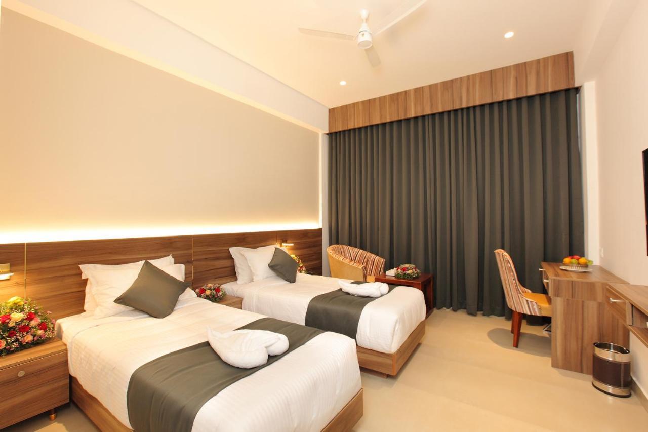 Hotel Maria Park Muvattupuzha Exterior foto